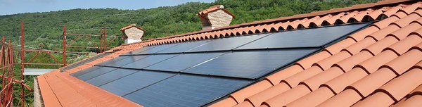 Est-ce que tous les types de toitures sont adaptés aux panneaux solaires ?